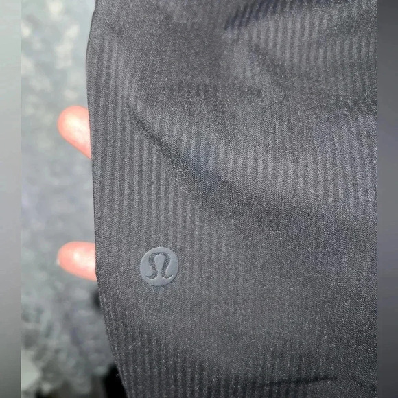 Lululemon Beyond the Studio Black Crop Size 6 - Picture 12 of 13